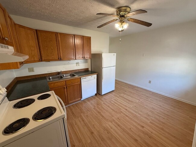 Foto del edificio - 2450-2452 Hiawatha St