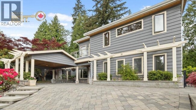 Building Photo - 3690 Rutherford Crescent
