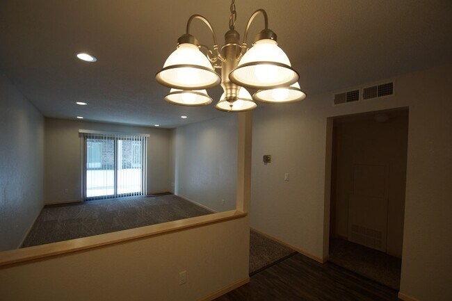 Building Photo - Pinto Suite