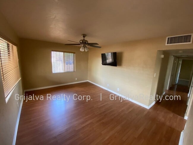 Photo - 1546 E 8th St Townhome