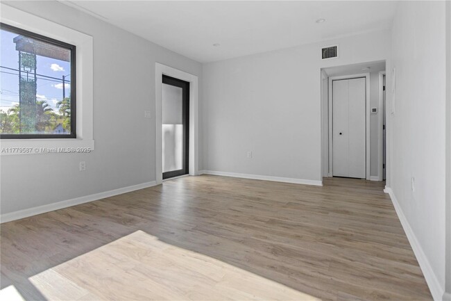 Foto del edificio - 2353 SW 31st Ave