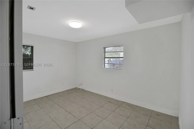 Foto del edificio - 1160 W 26th St
