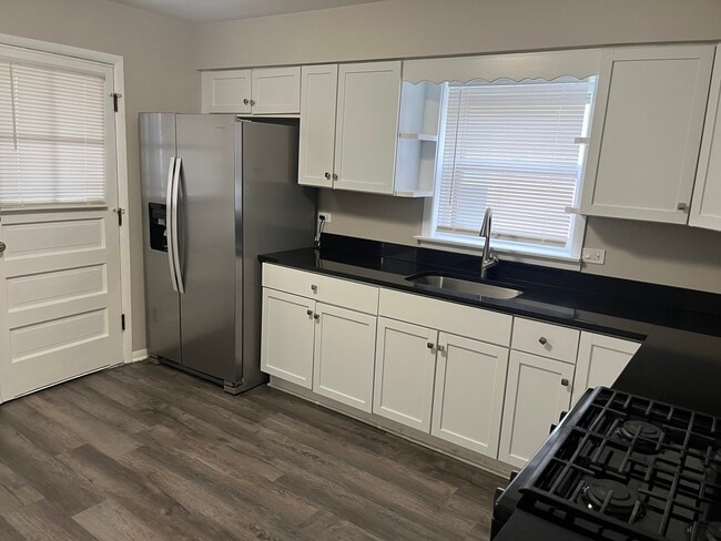 Building Photo - 2239 S 17th Ave