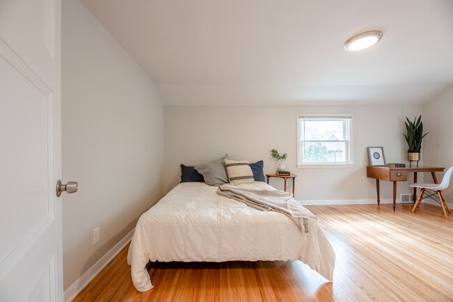 Foto del edificio - 738 Blossom Rd