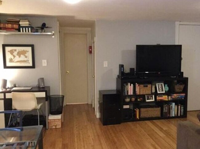 Building Photo - 124 Sutherland Rd