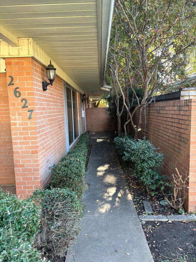 Foto del edificio - 2627 Bretton Rd