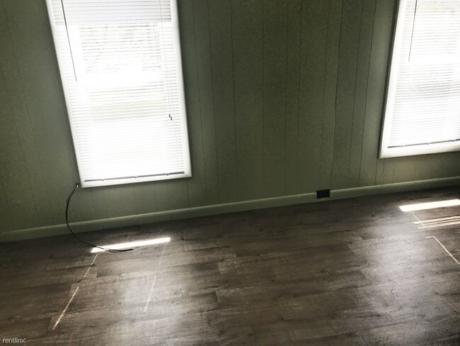 Building Photo - 1 br, 1 bath Apartment - 209 E Spruce St