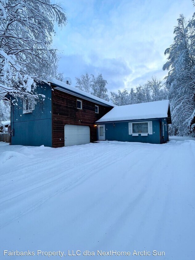 4 br, 3 bath House 1317 Still Valley Rd. House Rental in North Pole