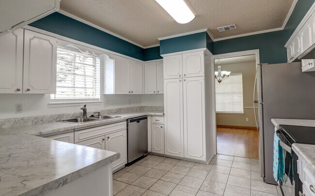 Building Photo - 1717 S Park Rd