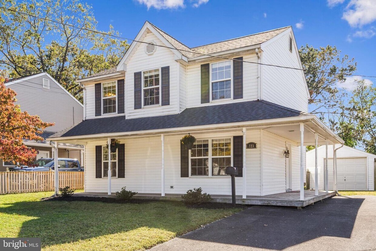 Building Photo - Charming 4-Bedroom Colonial with Modern Up...