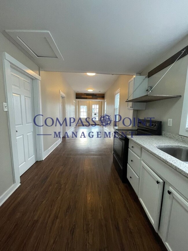 Building Photo - Newly Renovated Just For You! First Month Free!!