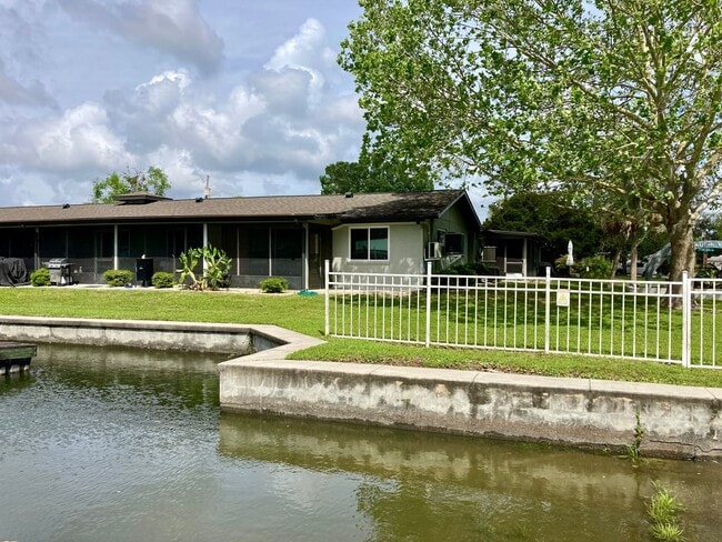 Building Photo - One bedroom waterfront condo!