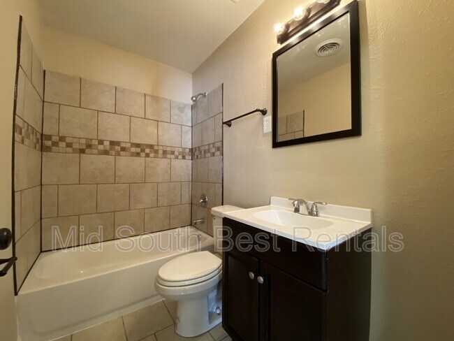 Foto del edificio - 1783 N Graham St