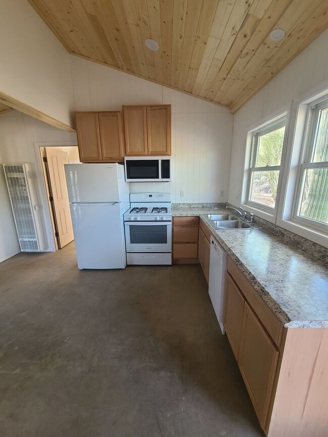 Building Photo - $500 OFF! NEWLY RENOVATED STUDIO W/ WASHER...