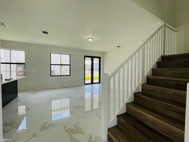 Building Photo - 5 br, 4 bath House - 1881 SW 145th Ave