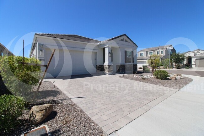 Foto del edificio - 2027 E Northwood Dr