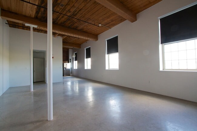 Building Photo - 35 Riverwalk Way