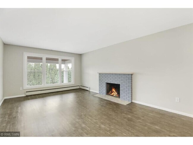 Building Photo - 4000 Mavelle Dr