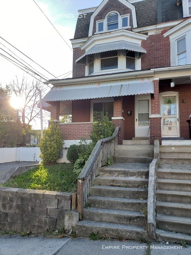 Primary Photo - 5 Bedroom House in Allentown