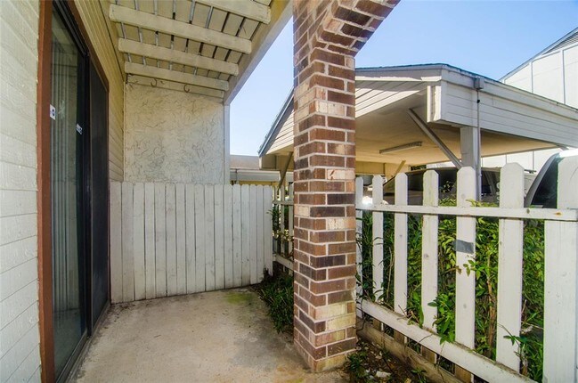 Building Photo - 3987 Tanglewilde St