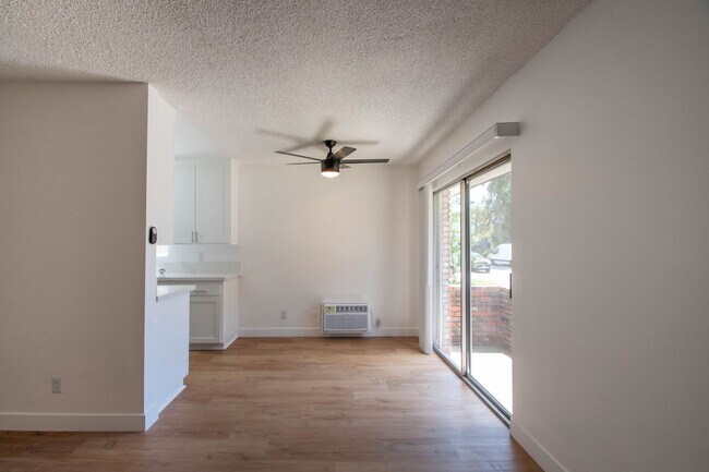 Foto del edificio - 10935 Peach Grove St