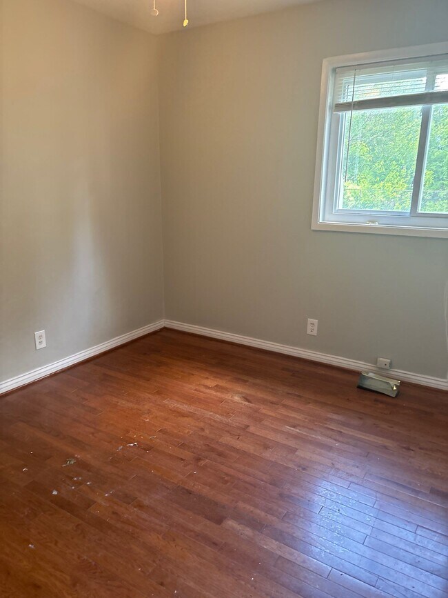 Foto del edificio - 4209 Narcissus Dr