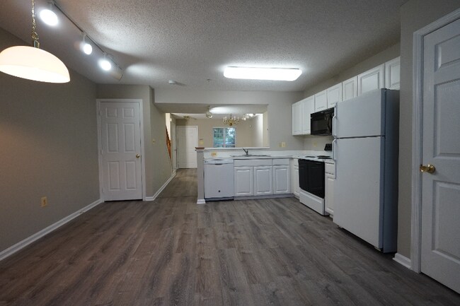 Foto del edificio - 7480 Catterick Ct