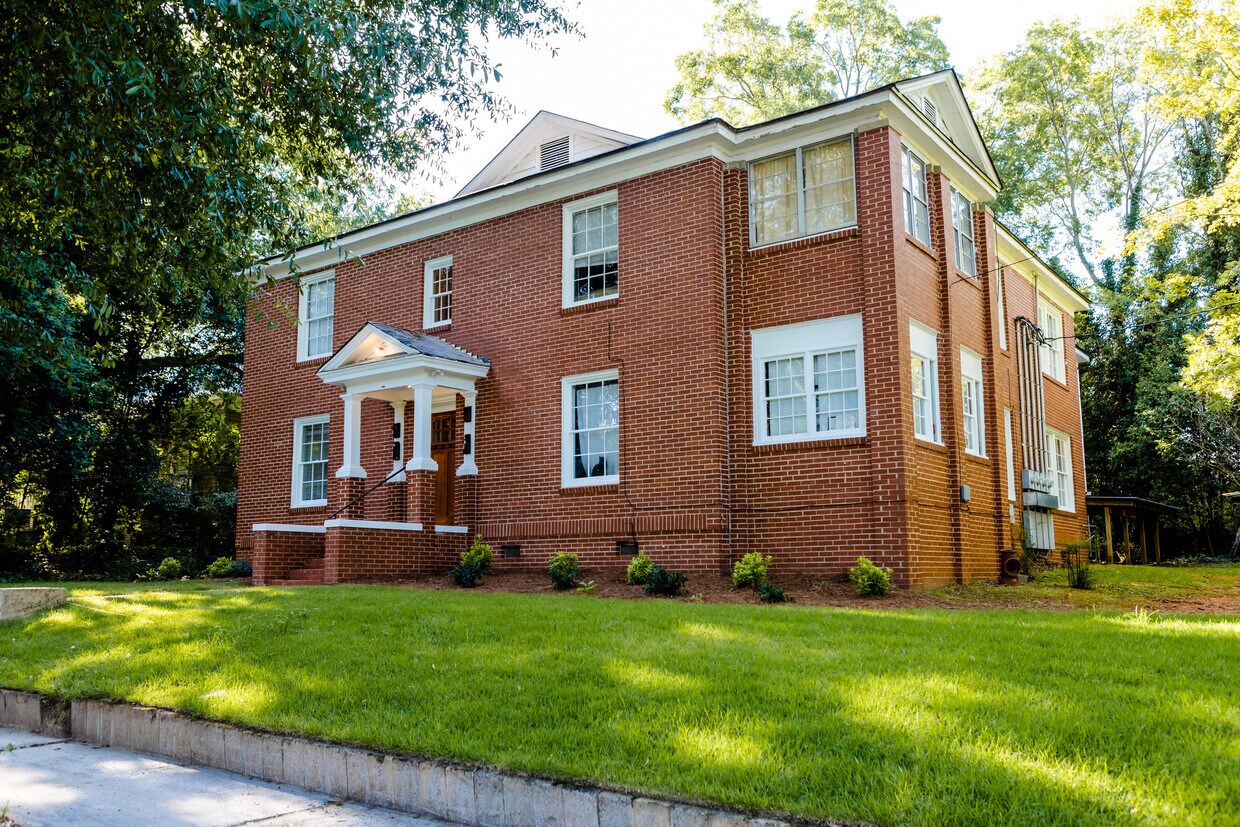 Primary Photo - 111 E Screven St