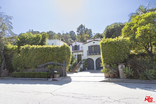 Foto del edificio - 1407 N Beverly Dr