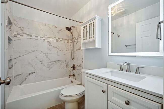 Foto del edificio - 5406 Lomax Way