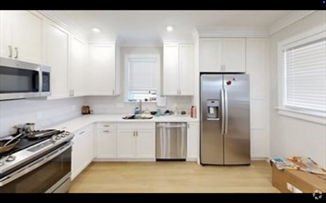 Building Photo - 9 Rossmore Rd