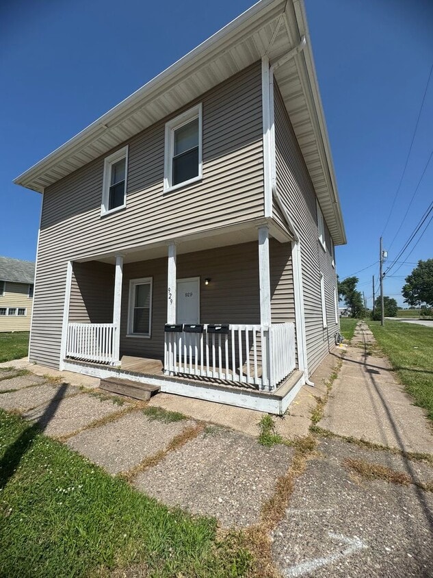 Primary Photo - 929 4th Ave