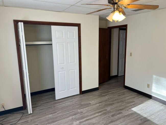 Building Photo - 2526 Rebecca Ct W