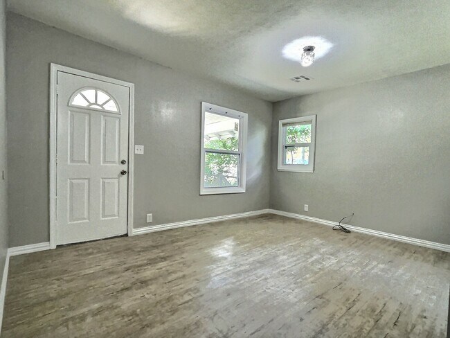 Building Photo - 53 N Xanthus Ave