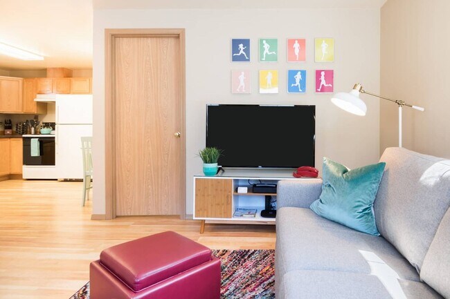 Foto del edificio - Adorable 1 Bed 1 Bath Cottage, 2 Blocks Fr...