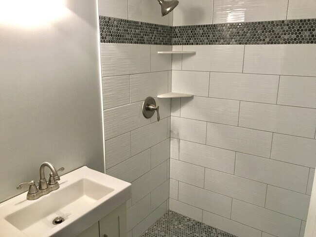 Foto del edificio - Your Contemporary 4 Bedroom Haven in St. L...