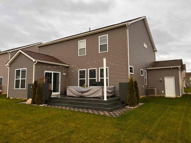 Building Photo - 642 Holbrook Dr