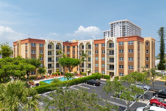 Lado Del Rio Condominiums