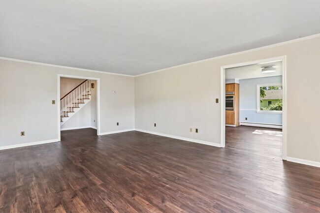 Building Photo - 38 Maplewood Dr