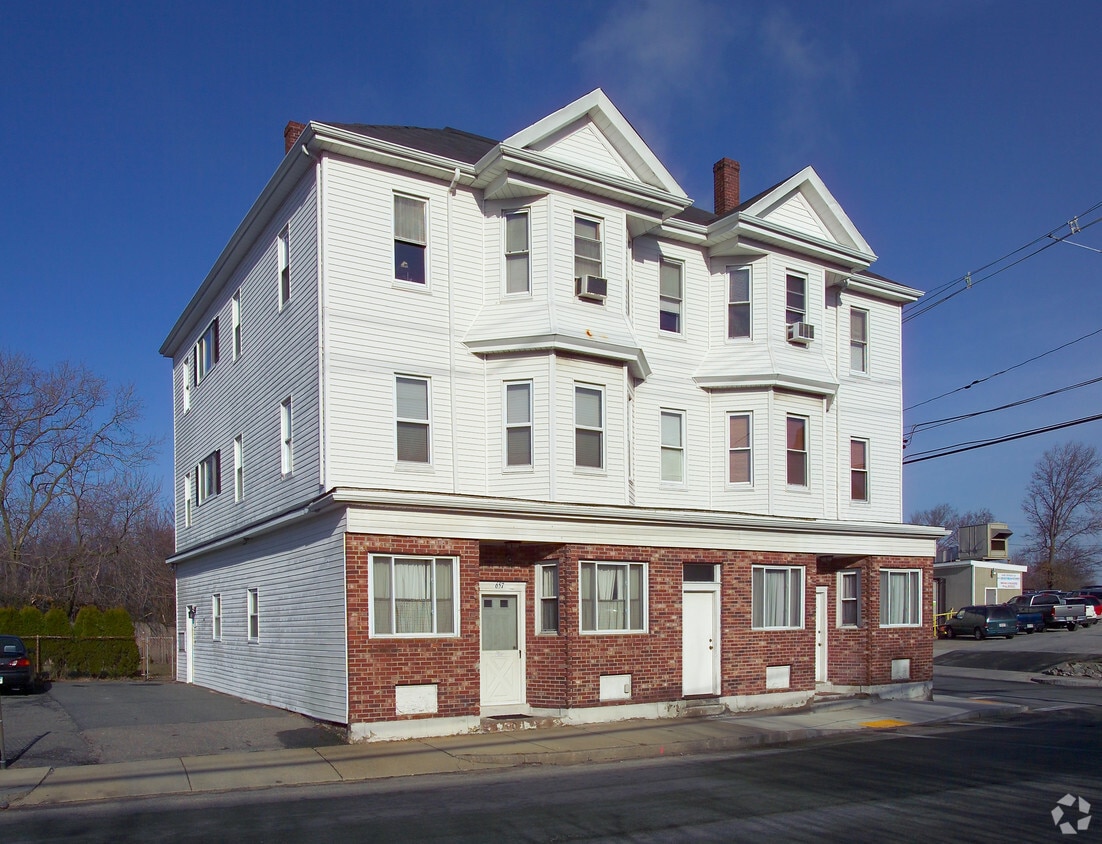 657 Bay St, Fall River, MA 02724 657 Bay St Fall River, MA