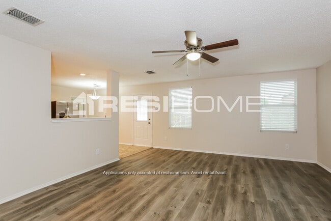 Building Photo - 1415 Honey Bee Lane