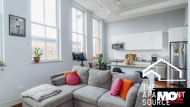 Foto del edificio - 1427 N Milwaukee Ave