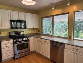 Building Photo - 2709 Hidden Valley Dr