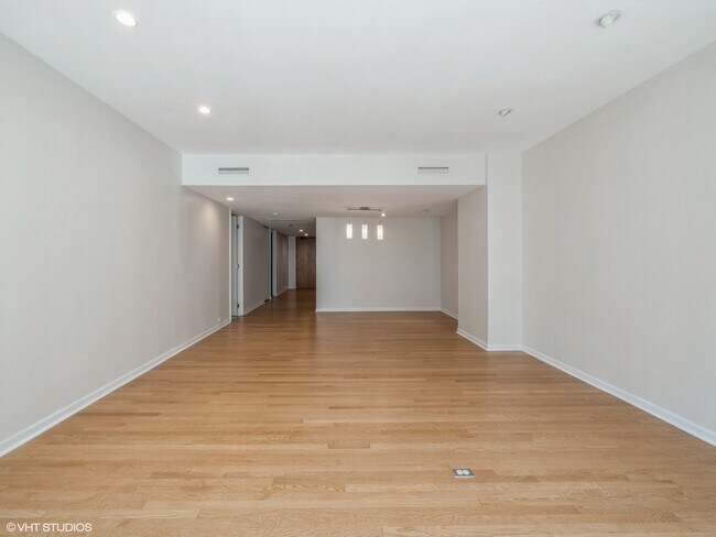Building Photo - 680 N Lake Shore Dr