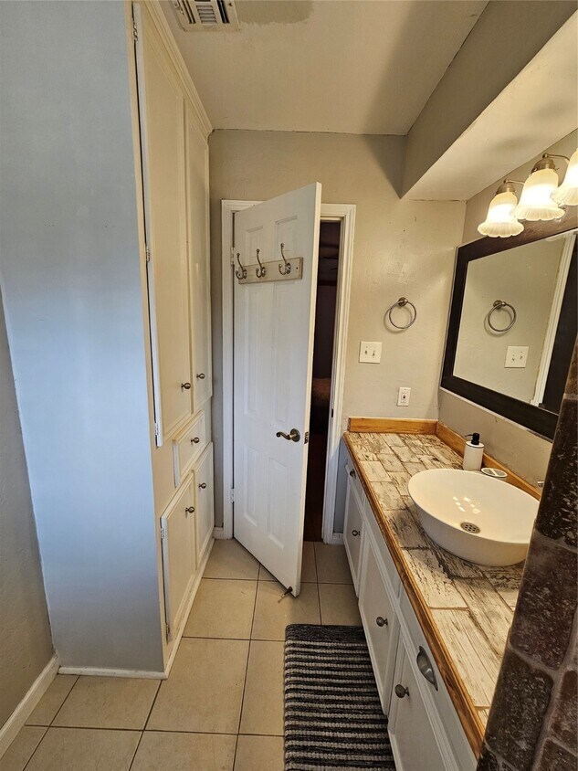 Foto principal - 17911 Beaver Creek Dr