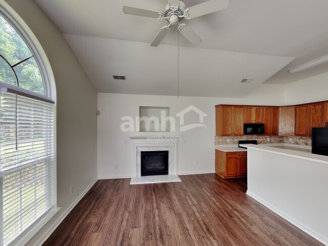 Foto del edificio - 13424 Planters Row Dr