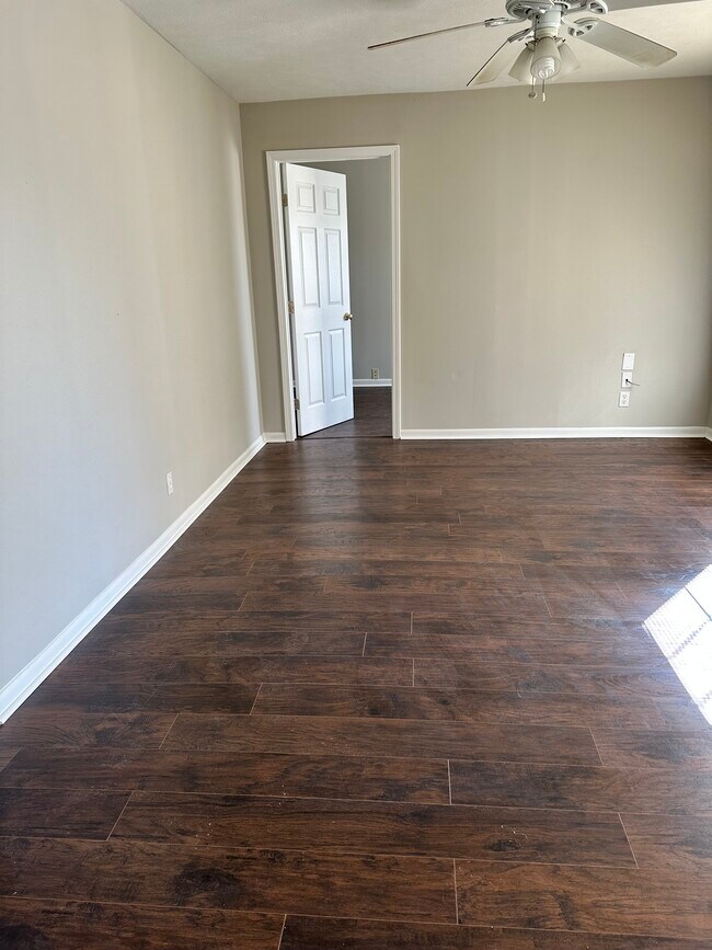 Building Photo - 405 Lula Ln