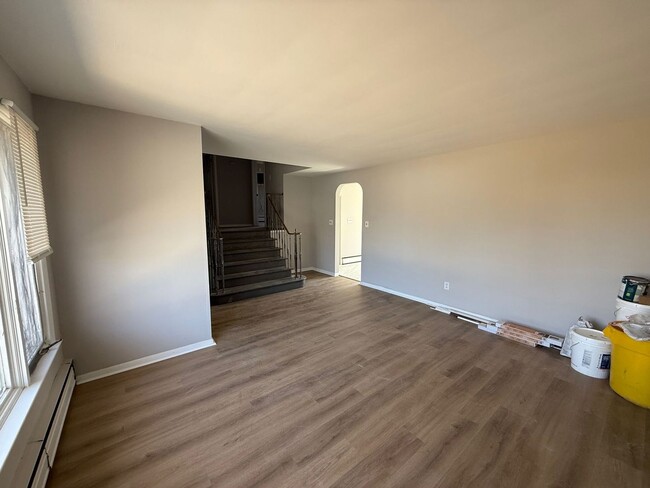 Foto del edificio - Townhome features 3 bedrooms and 2 bathroo...