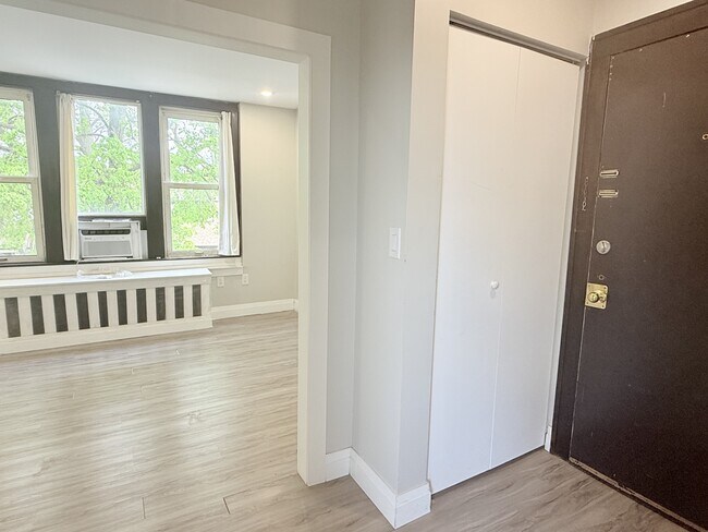 Photo du bâtiment - 1495 Gladstone Ave