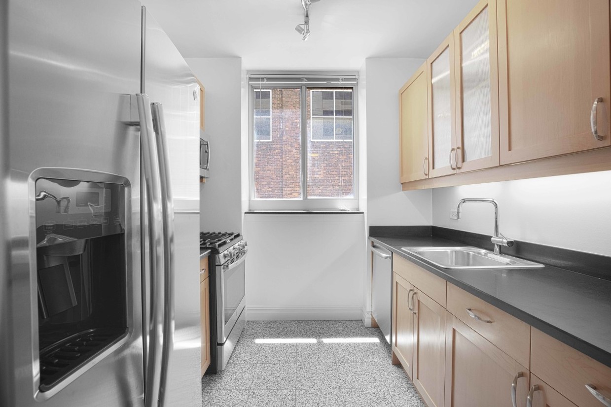 Primary Photo - 401 E 60th St